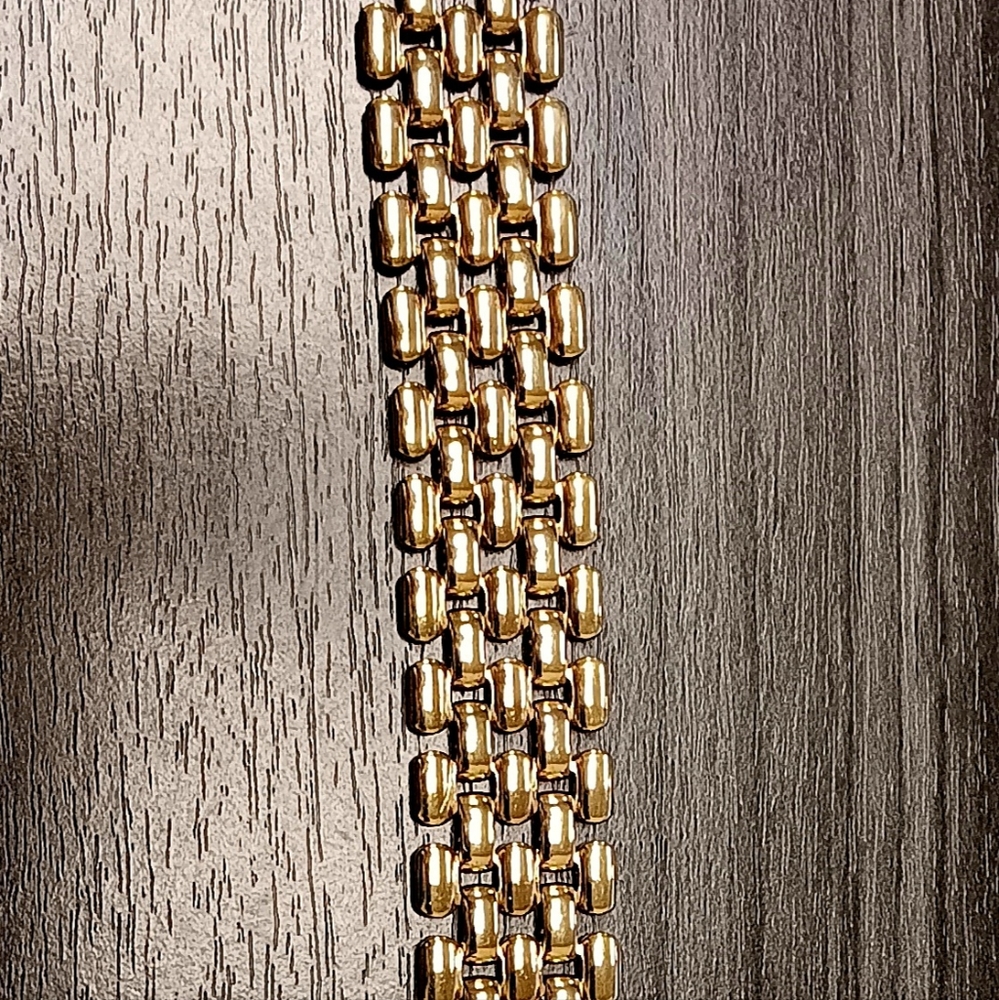 Gold tone bracelet